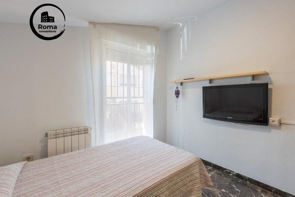 6 bedroom Semi-detached Villa for sale in Huetor Vega with pool garage - € 320,000 (Ref: 9509092)