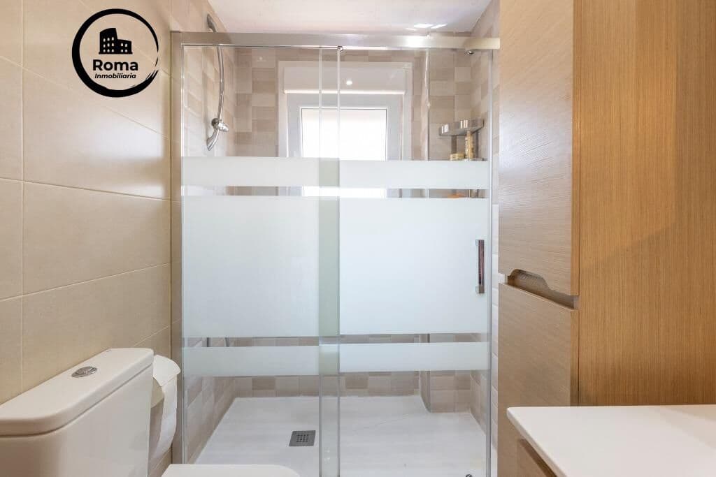 6 bedroom Semi-detached Villa for sale in Huetor Vega with pool garage - € 320,000 (Ref: 9509092)