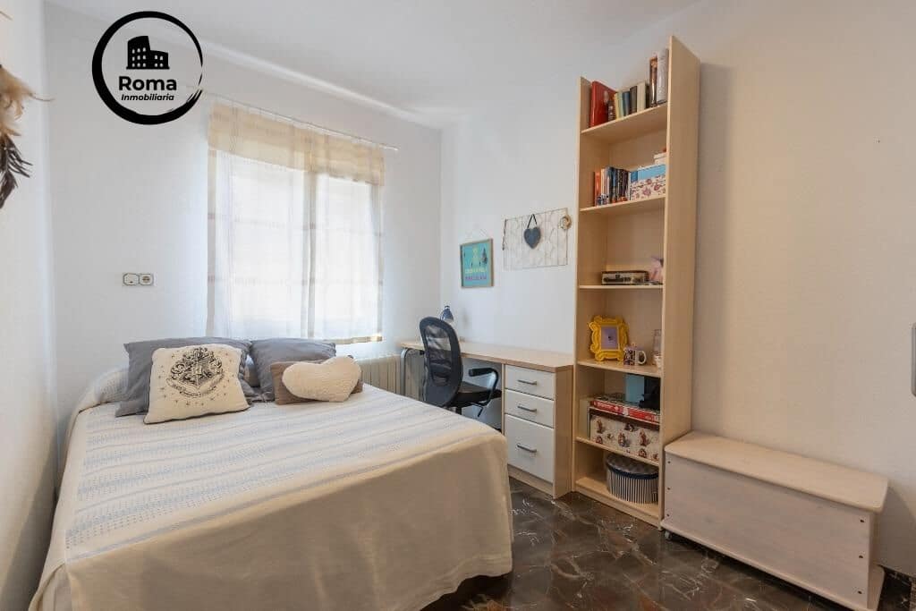 6 bedroom Semi-detached Villa for sale in Huetor Vega with pool garage - € 320,000 (Ref: 9509092)