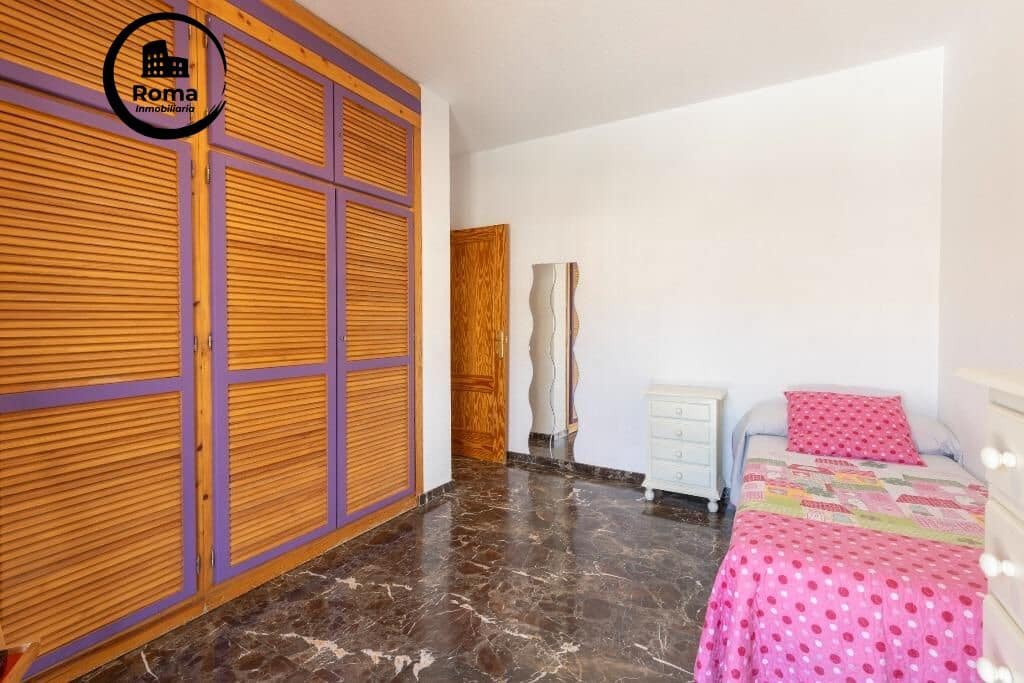 6 bedroom Semi-detached Villa for sale in Huetor Vega with pool garage - € 320,000 (Ref: 9509092)