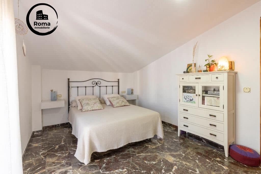 6 bedroom Semi-detached Villa for sale in Huetor Vega with pool garage - € 320,000 (Ref: 9509092)