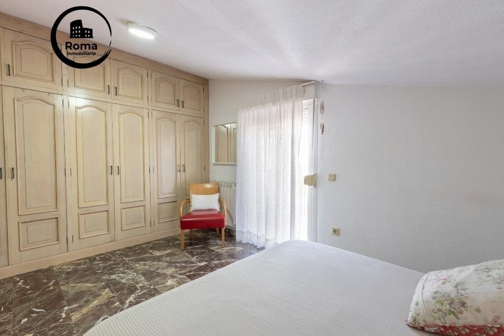 6 bedroom Semi-detached Villa for sale in Huetor Vega with pool garage - € 320,000 (Ref: 9509092)