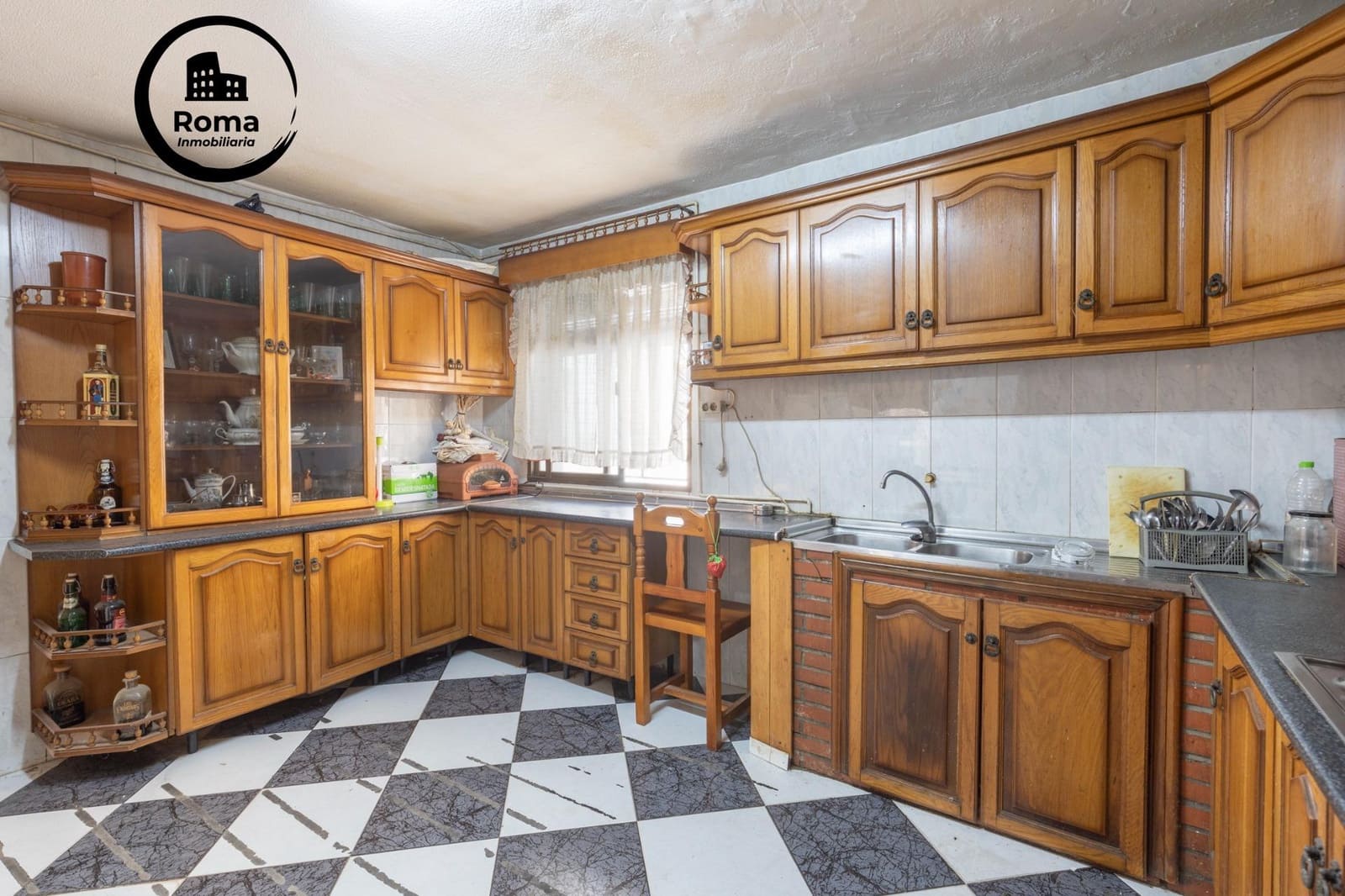 Casa de 4 habitaciones en Armilla en venta - 250.000 € (Ref: 9509098)