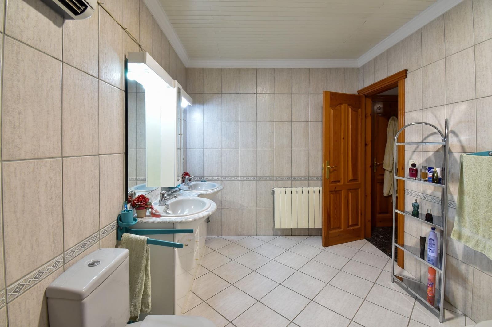 6 bedroom Villa for sale in Padul with pool garage - € 499,000 (Ref: 9521371)