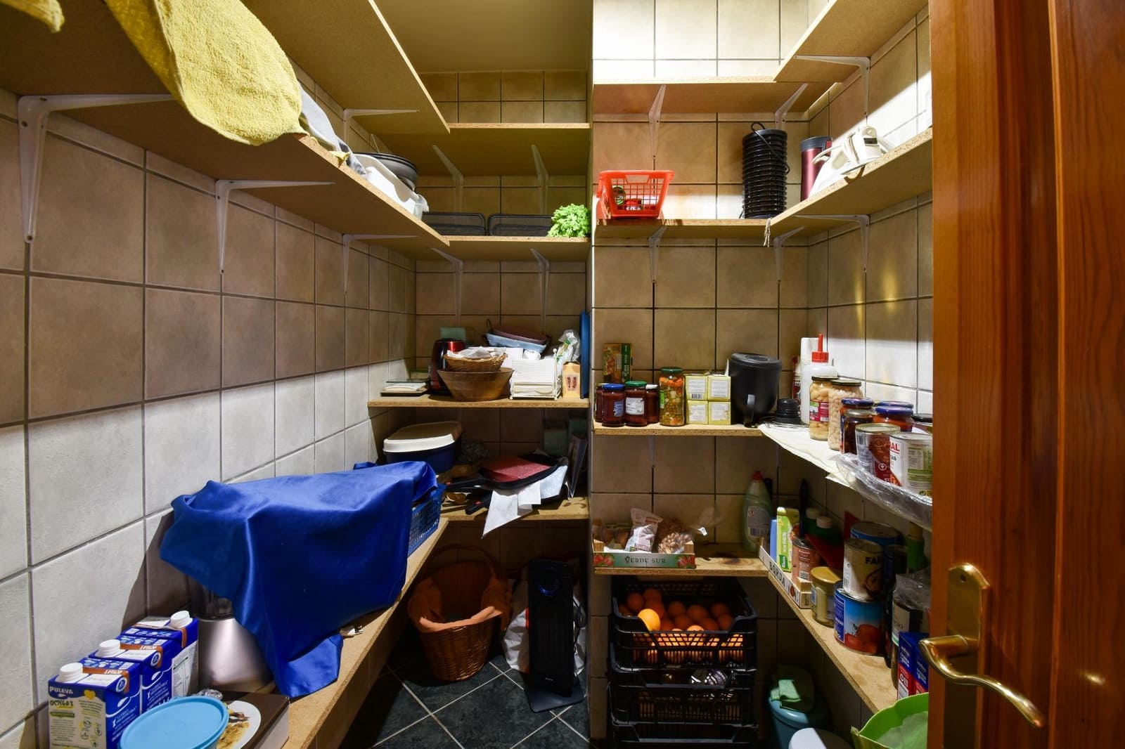 6 bedroom Villa for sale in Padul with pool garage - € 499,000 (Ref: 9521371)