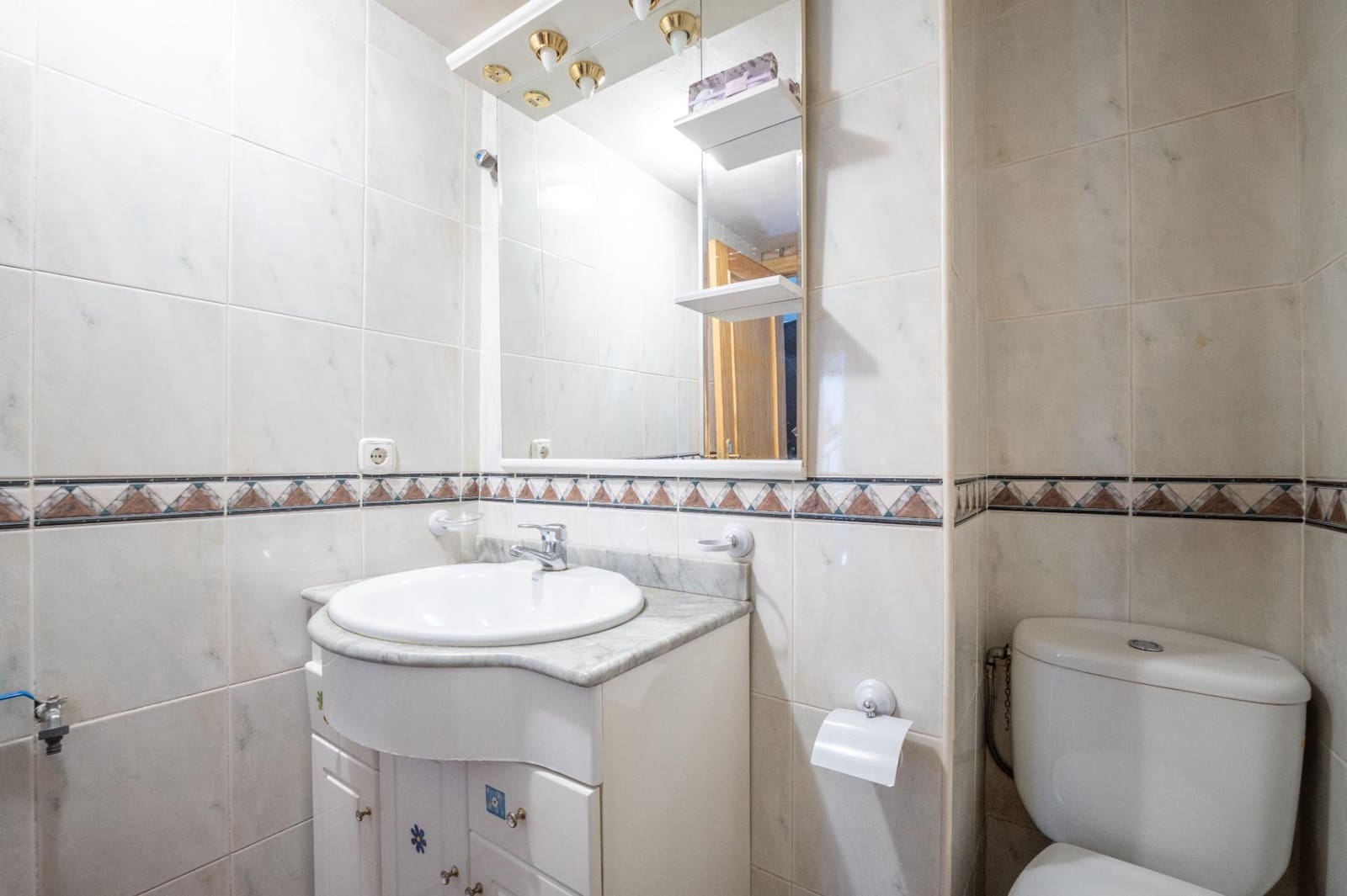 5 sypialnia Willa na sprzedaż w Huetor Vega z basenem garażem - 419 000 € (Ref: 9524448)