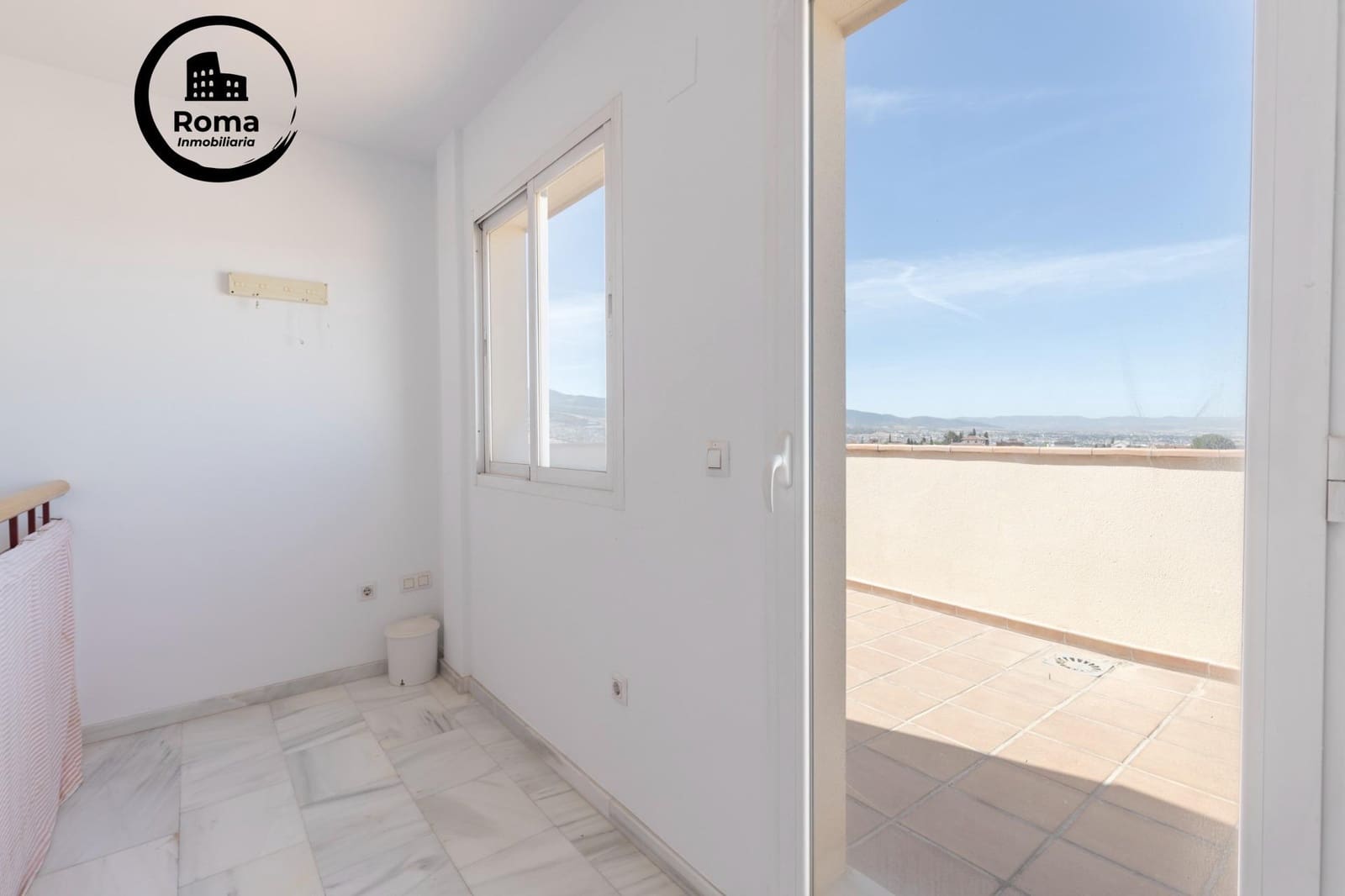 5 soveværelse Semi-Rækkehus til salg i Huetor Vega med garage - € 340.000 (Ref: 9524455)