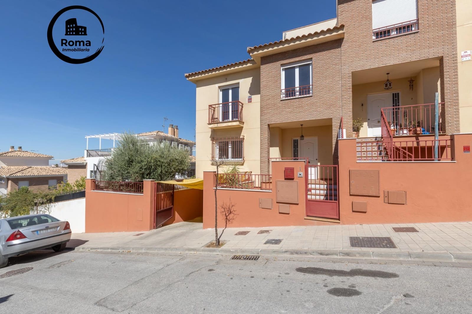 5 soveværelse Semi-Rækkehus til salg i Huetor Vega med garage - € 340.000 (Ref: 9524455)