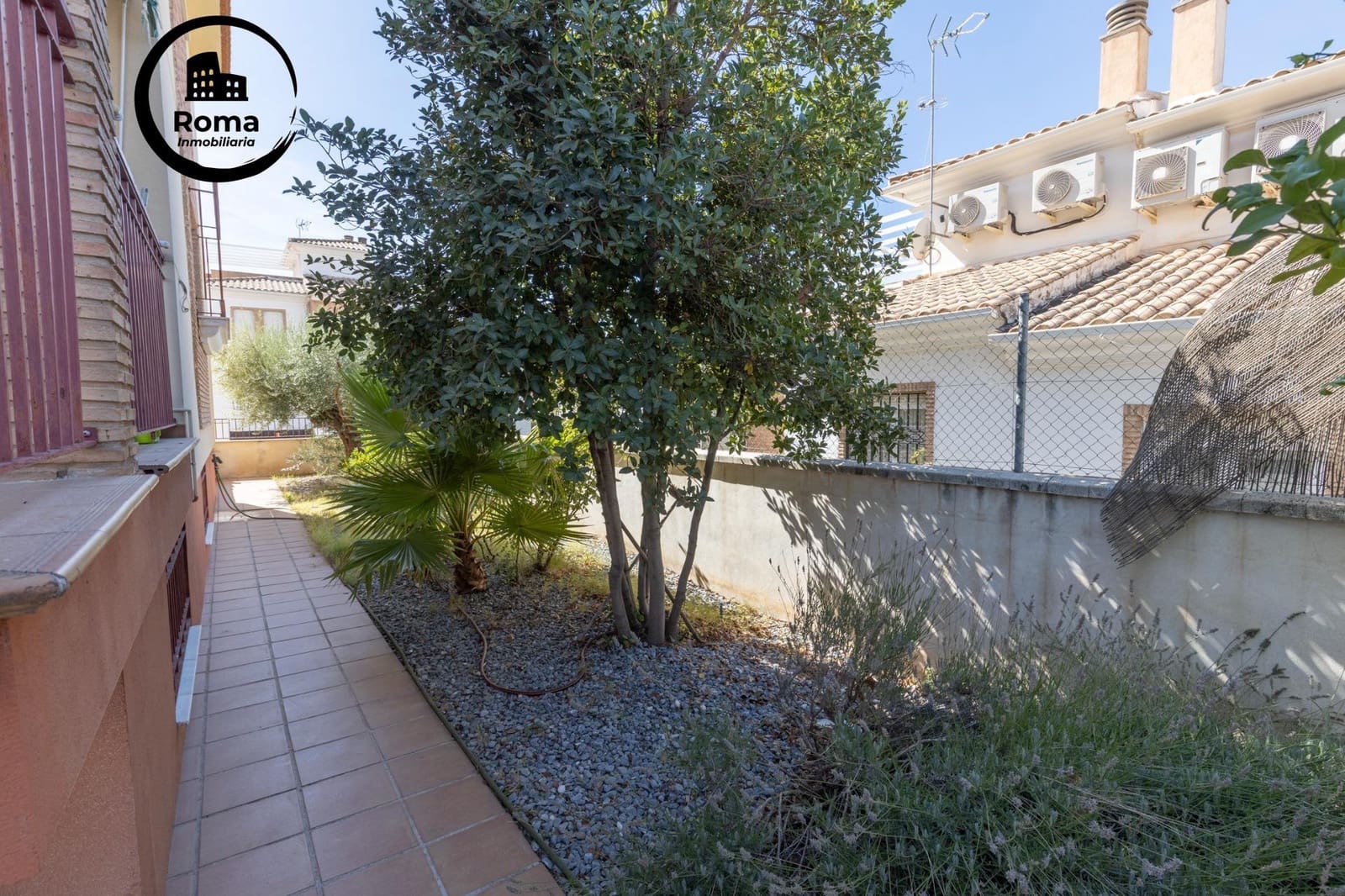 5 soveværelse Semi-Rækkehus til salg i Huetor Vega med garage - € 340.000 (Ref: 9524455)