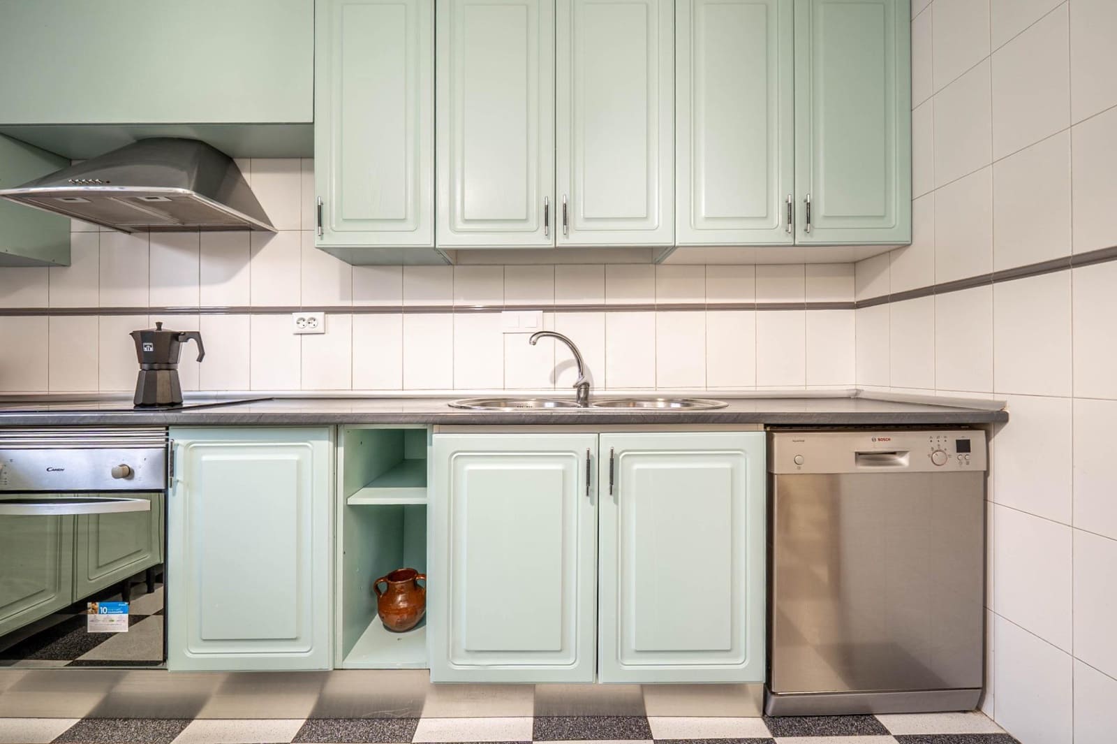 4 soveværelse Semi-Rækkehus til salg i Huetor Vega med swimmingpool - € 315.000 (Ref: 9524457)