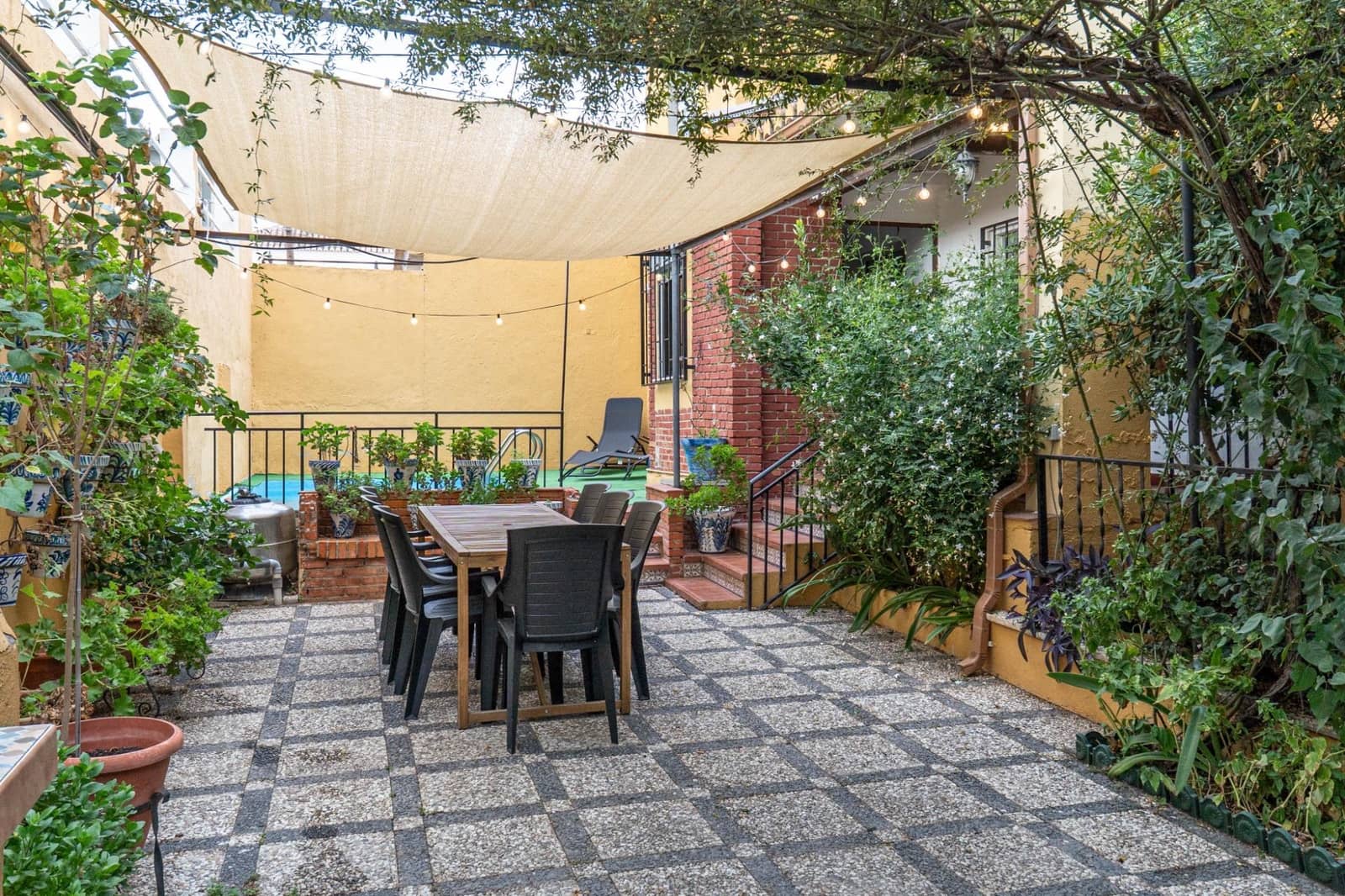 4 soveværelse Semi-Rækkehus til salg i Huetor Vega med swimmingpool - € 315.000 (Ref: 9524457)