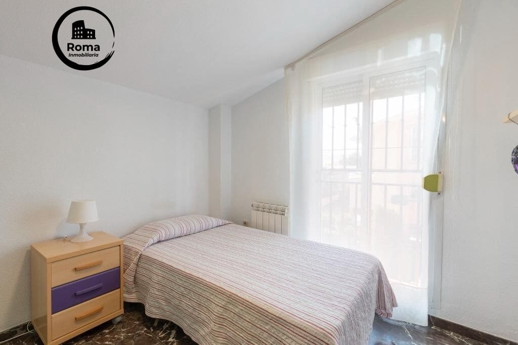 6 soveværelse Semi-Rækkehus til salg i Huetor Vega med swimmingpool garage - € 320.000 (Ref: 9524458)