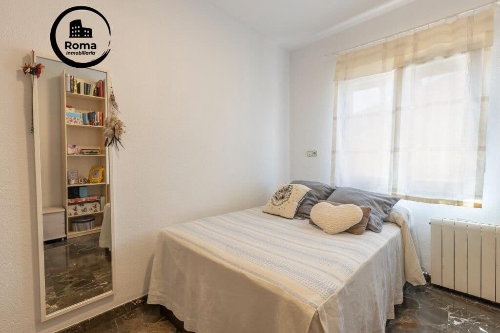 6 soveværelse Semi-Rækkehus til salg i Huetor Vega med swimmingpool garage - € 320.000 (Ref: 9524458)