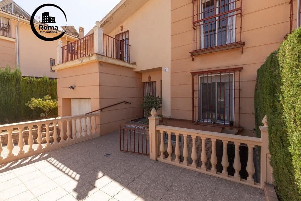 6 soveværelse Semi-Rækkehus til salg i Huetor Vega med swimmingpool garage - € 320.000 (Ref: 9524458)