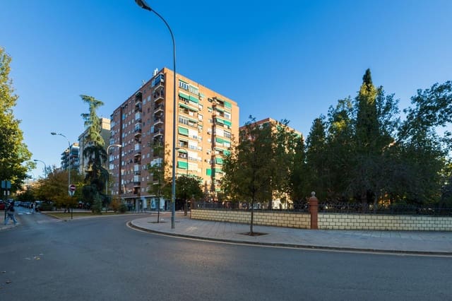 Komercyjne na sprzedaż w Miasto Grenada - 95 000 € (Ref: 9527821)