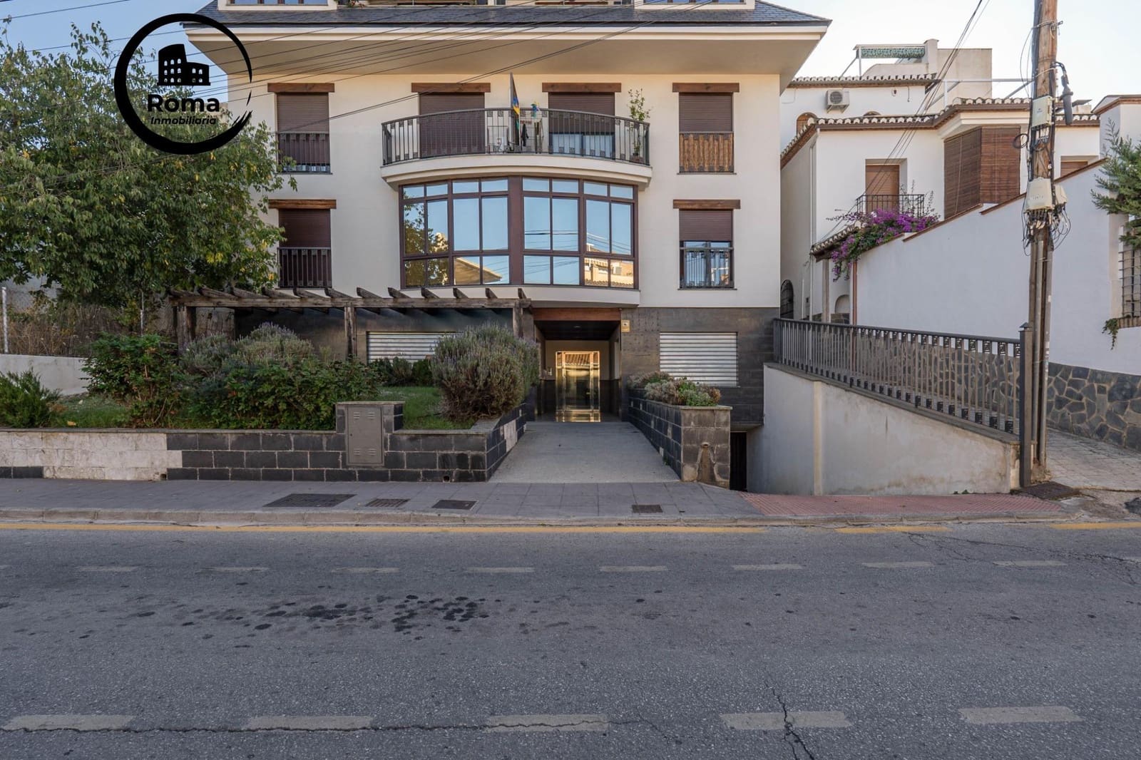 Commercial for sale in Cajar - € 95,000 (Ref: 9527822)