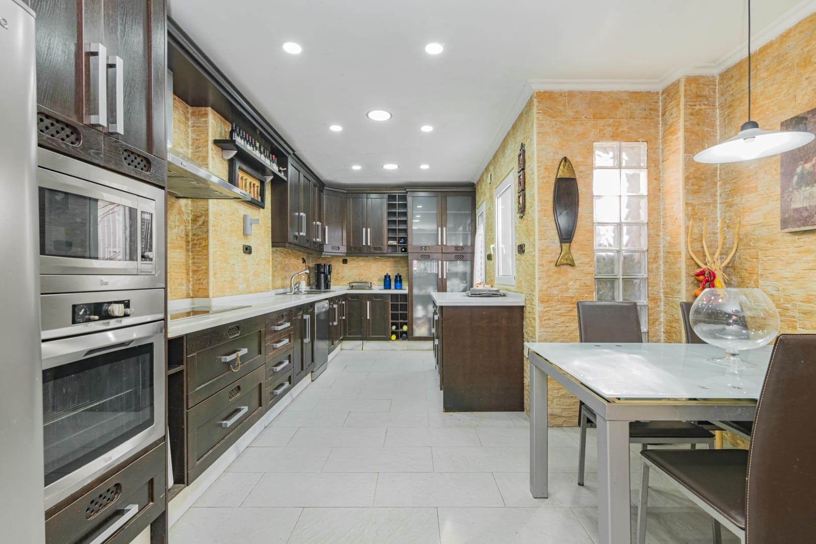 5 bedroom Villa for sale in Monachil with pool garage - € 399,000 (Ref: 9533859)