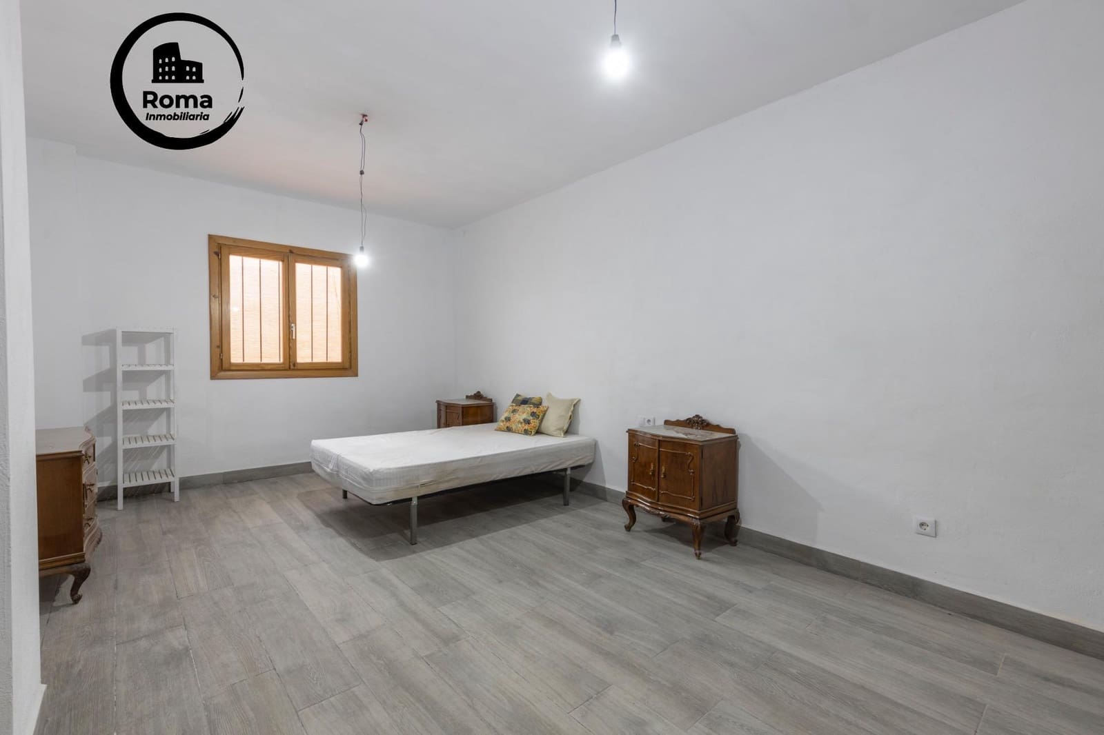 6 bedroom Townhouse for sale in Moclin - € 139,900 (Ref: 9533875)