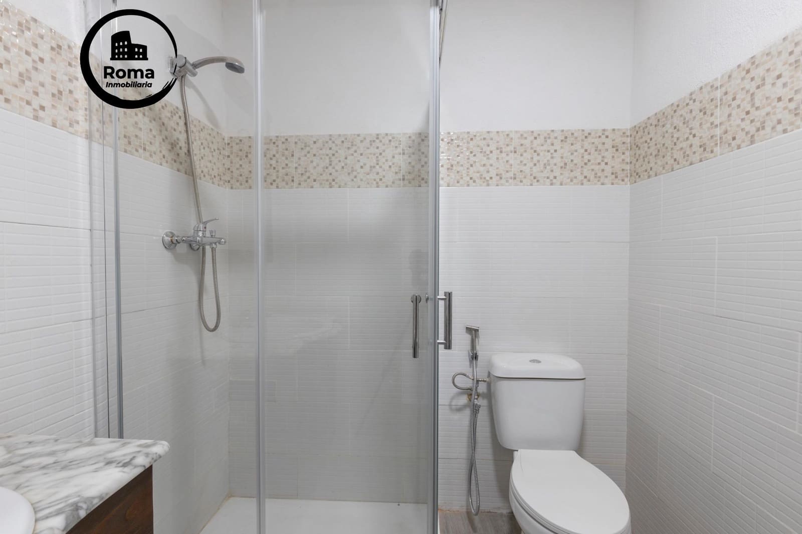 6 bedroom Townhouse for sale in Moclin - € 139,900 (Ref: 9533875)