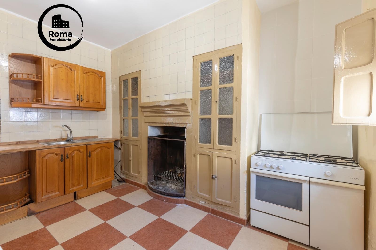 6 bedroom Townhouse for sale in Moclin - € 139,900 (Ref: 9533875)