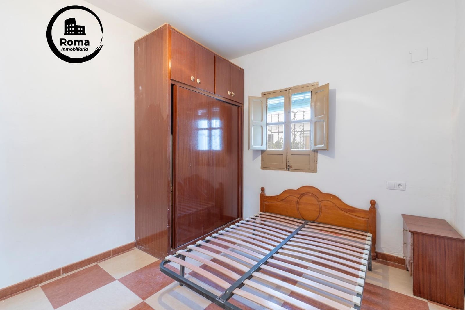 6 bedroom Townhouse for sale in Moclin - € 139,900 (Ref: 9533875)