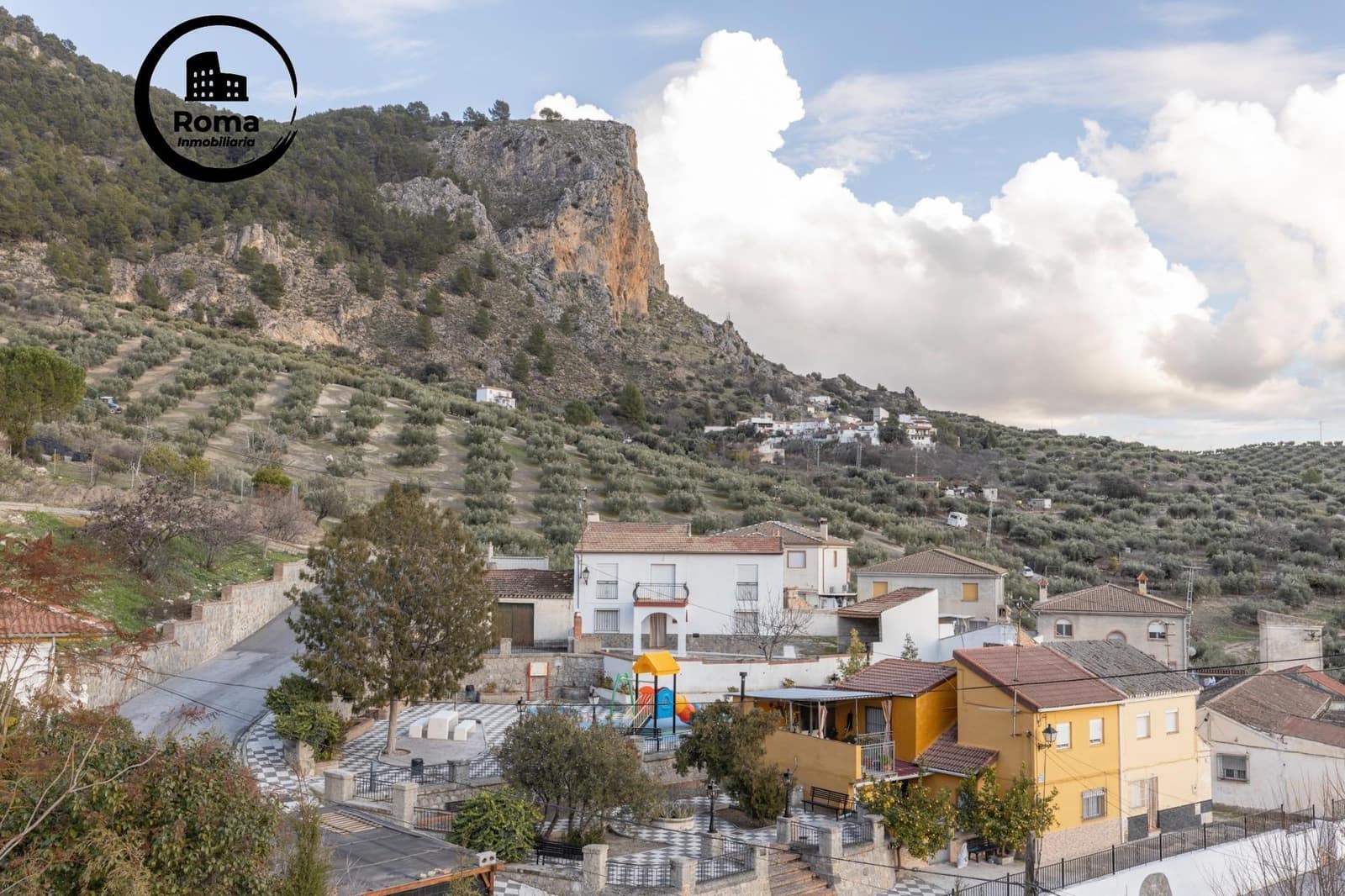 6 bedroom Townhouse for sale in Moclin - € 139,900 (Ref: 9533875)