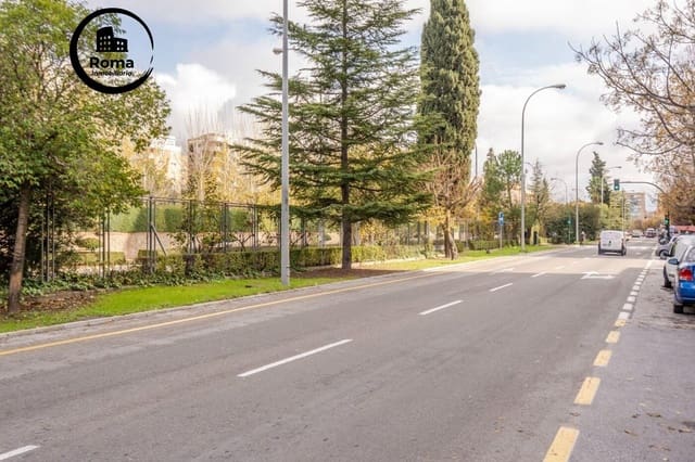 Kommersiell til salgs i Granada by - € 60 000 (Ref: 9536068)