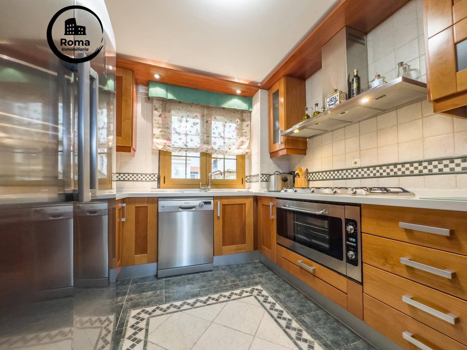 4 soveværelse Semi-Rækkehus til salg i Las Gabias med swimmingpool garage - € 385.000 (Ref: 9541552)