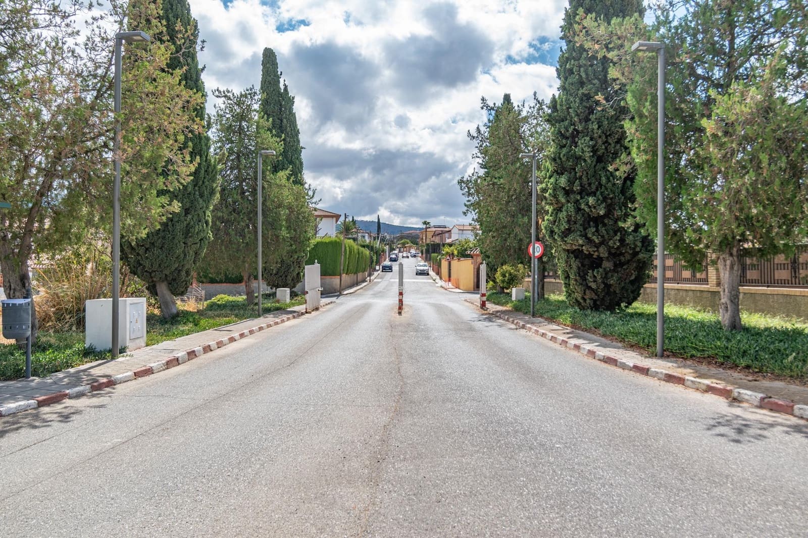 4 bedroom Villa for sale in Otura with pool garage - € 319,000 (Ref: 9551809)