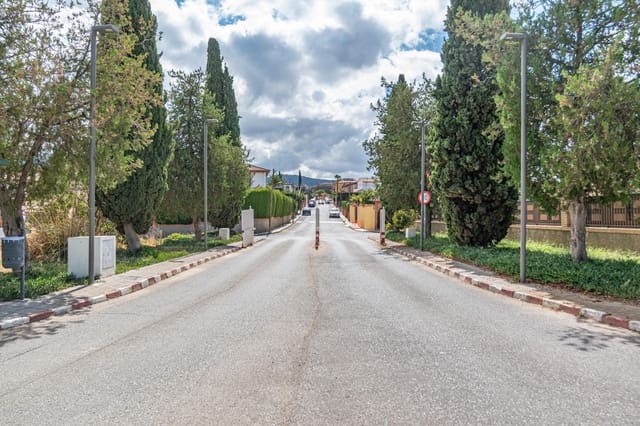 4 bedroom Villa for sale in Otura with pool garage - € 319,000 (Ref: 9551809)