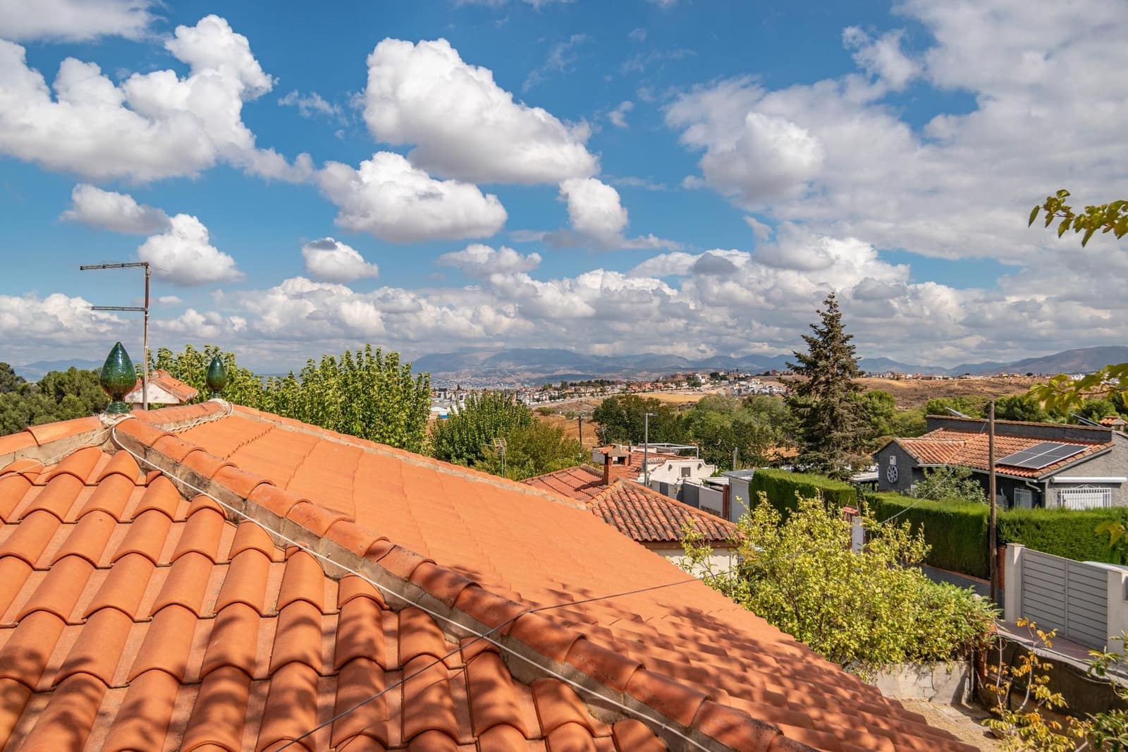 4 bedroom Villa for sale in Otura with pool garage - € 319,000 (Ref: 9551809)