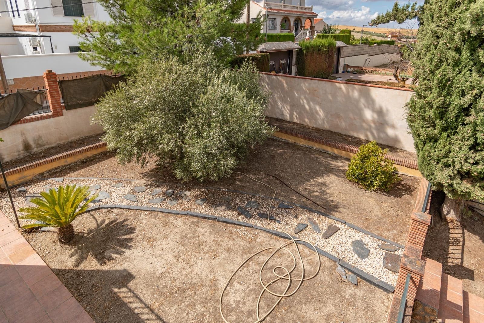 4 bedroom Villa for sale in Otura with pool garage - € 319,000 (Ref: 9551809)