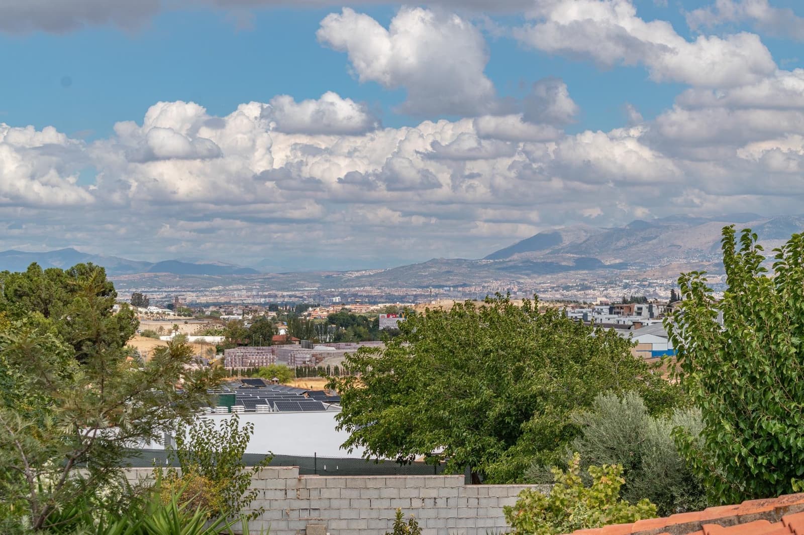 4 bedroom Villa for sale in Otura with pool garage - € 319,000 (Ref: 9551809)