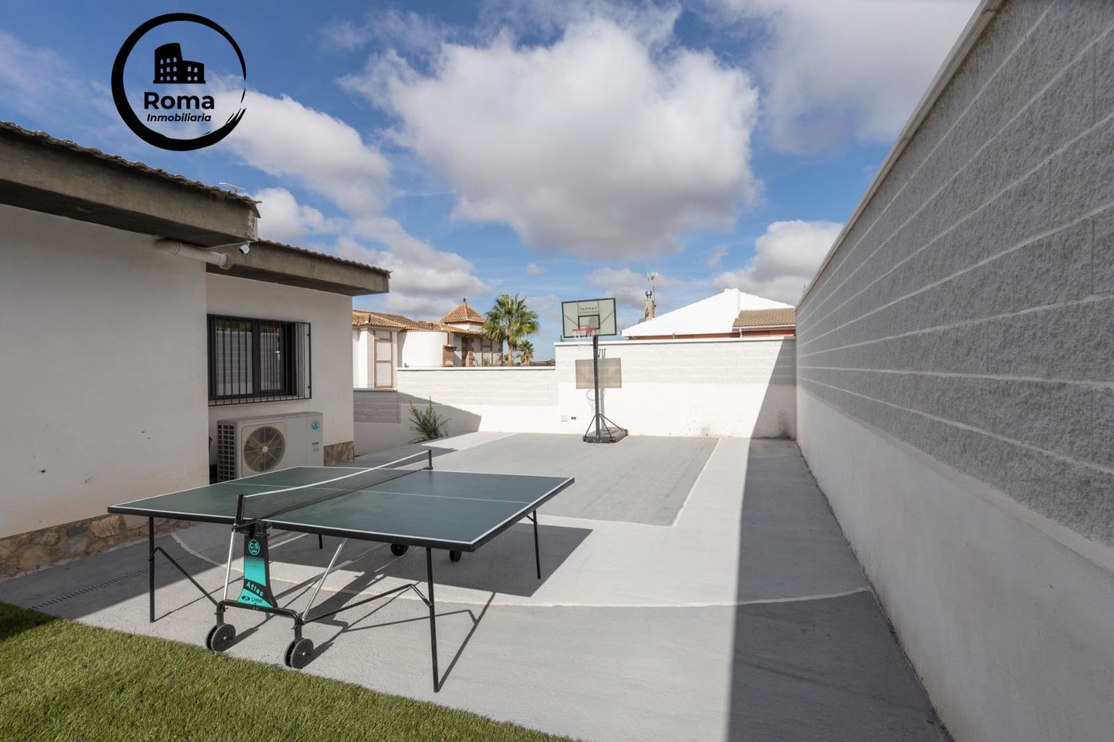 Chalet de 4 habitaciones en Padul en venta con piscina - 600.000 € (Ref: 9551830)