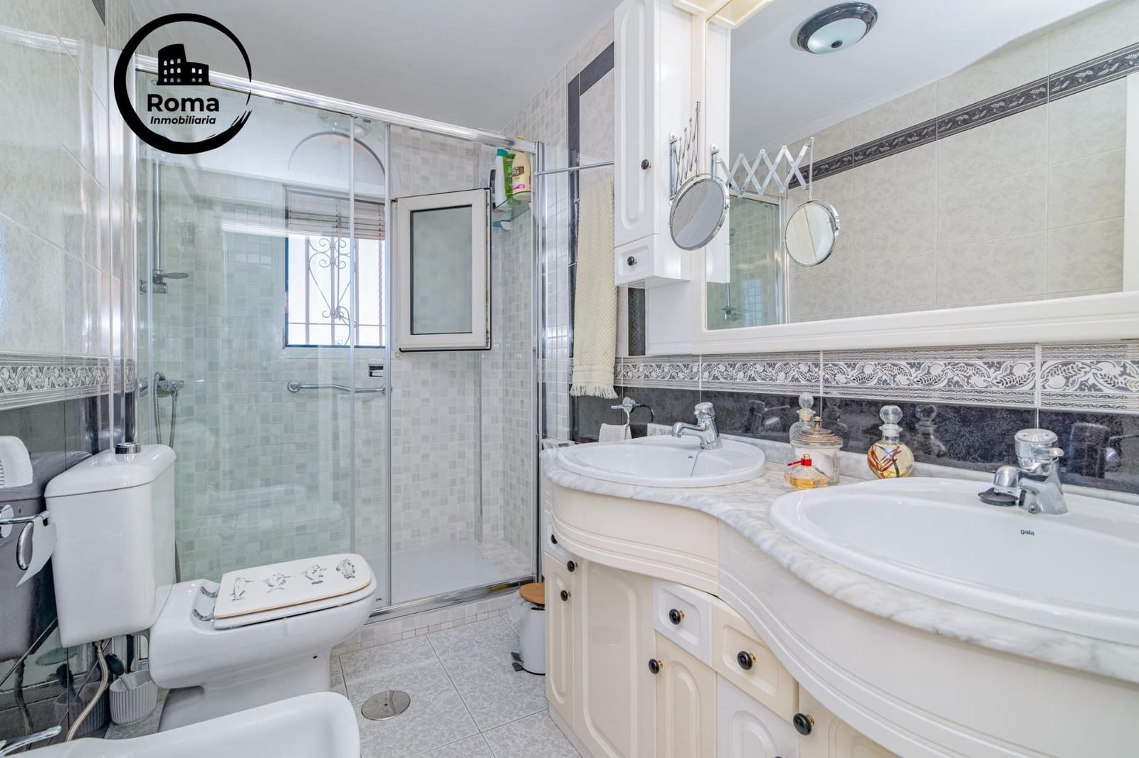 5 slaapkamer Villa te koop in Jun met zwembad garage - € 289.900 (Ref: 9551833)