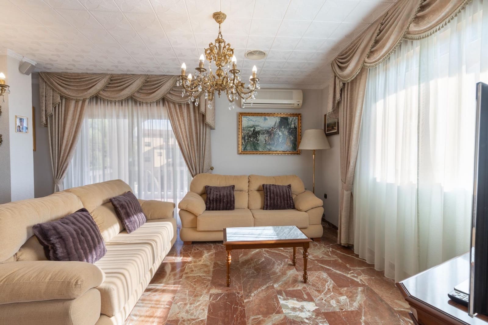 10 soverom Kjedet enebolig til salgs i Jun med garasje - € 498 000 (Ref: 9551834)