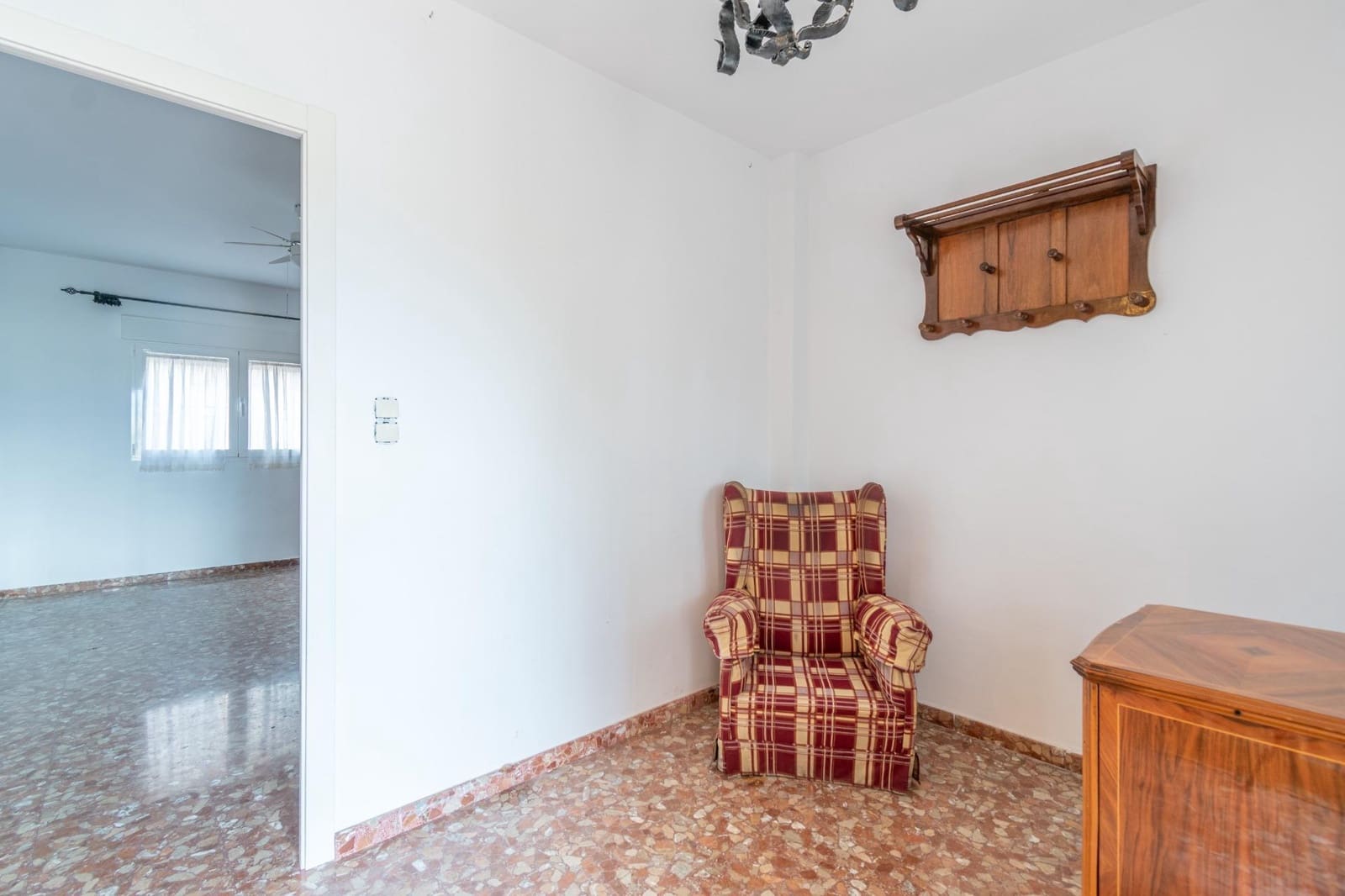 4 sypialnia Willa na sprzedaż w Otura z basenem garażem - 319 000 € (Ref: 9562000)