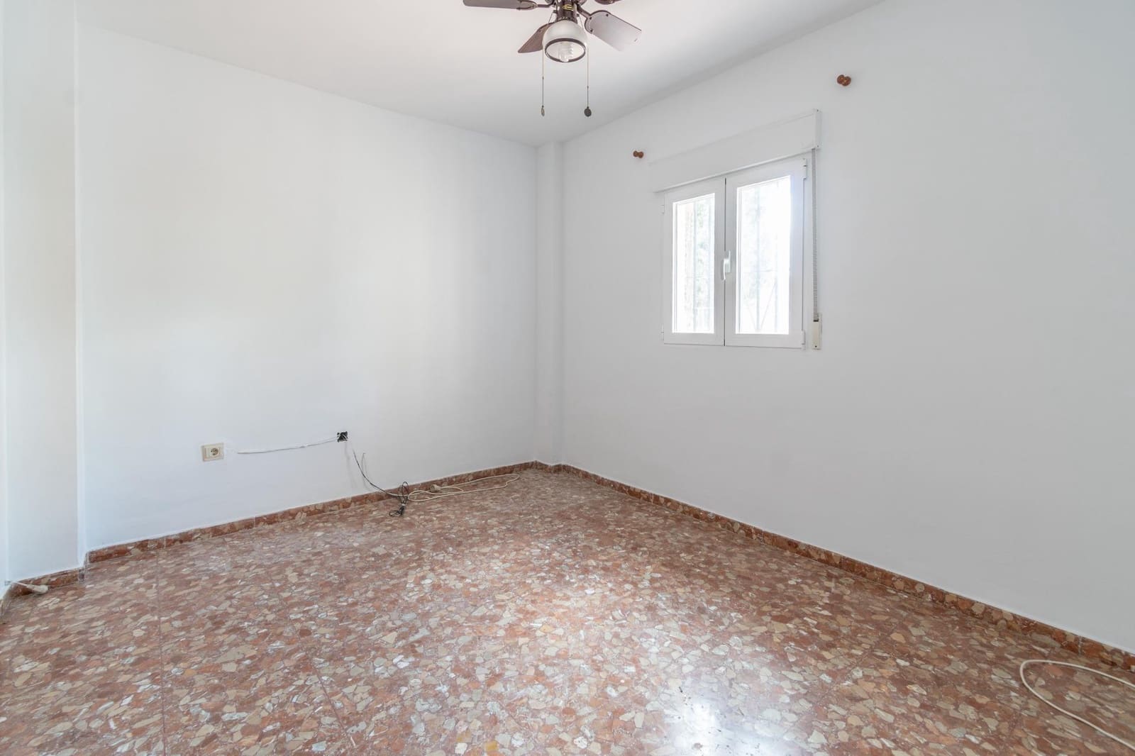 4 sypialnia Willa na sprzedaż w Otura z basenem garażem - 319 000 € (Ref: 9562000)