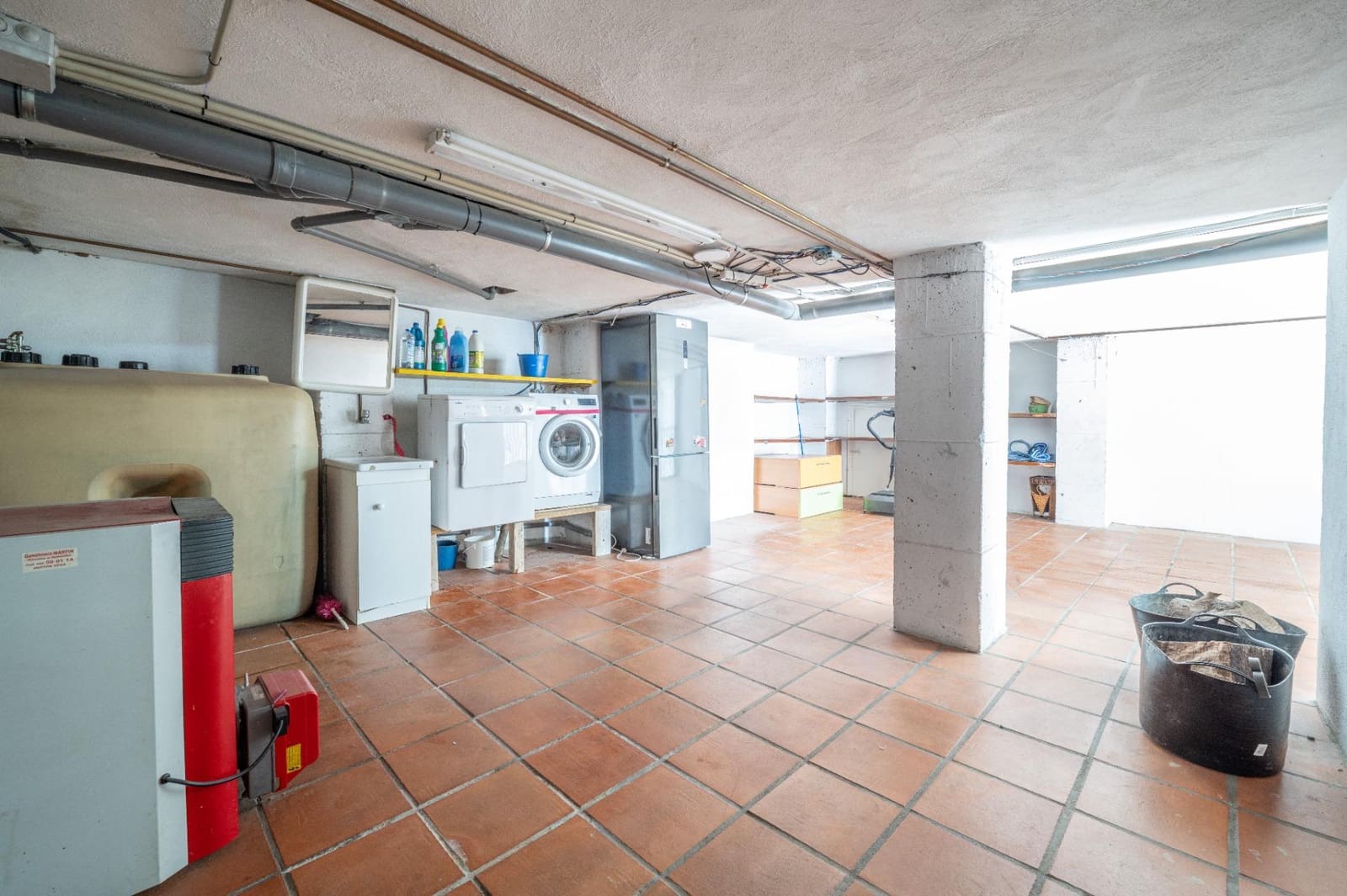 5 sypialnia Willa na sprzedaż w Huetor Vega z basenem garażem - 419 000 € (Ref: 9562006)