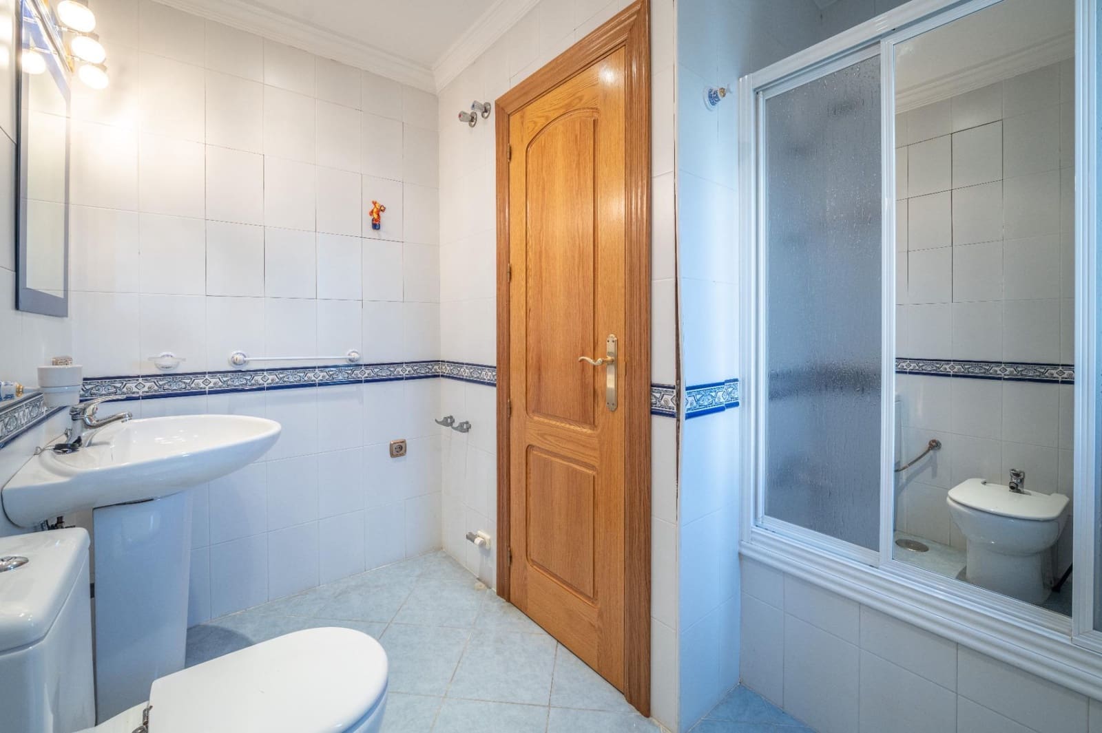 5 sypialnia Willa na sprzedaż w Huetor Vega z basenem garażem - 419 000 € (Ref: 9562006)