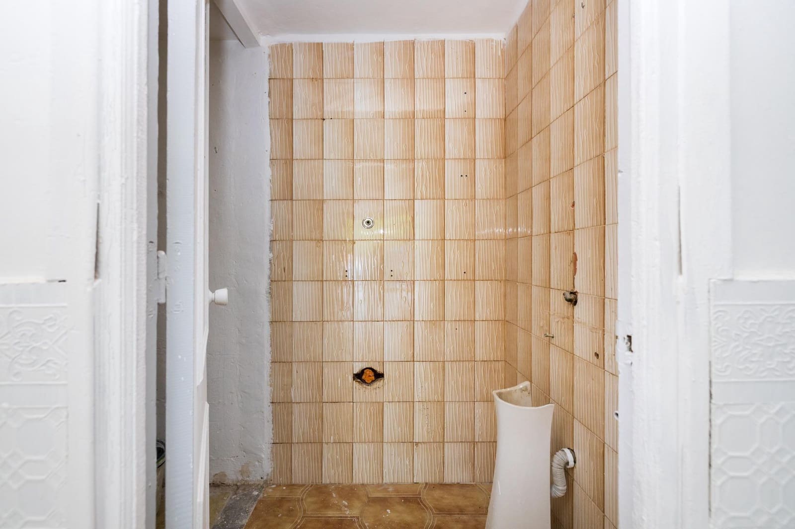 Kommersiell til salgs i Granada by - € 95 000 (Ref: 9568845)