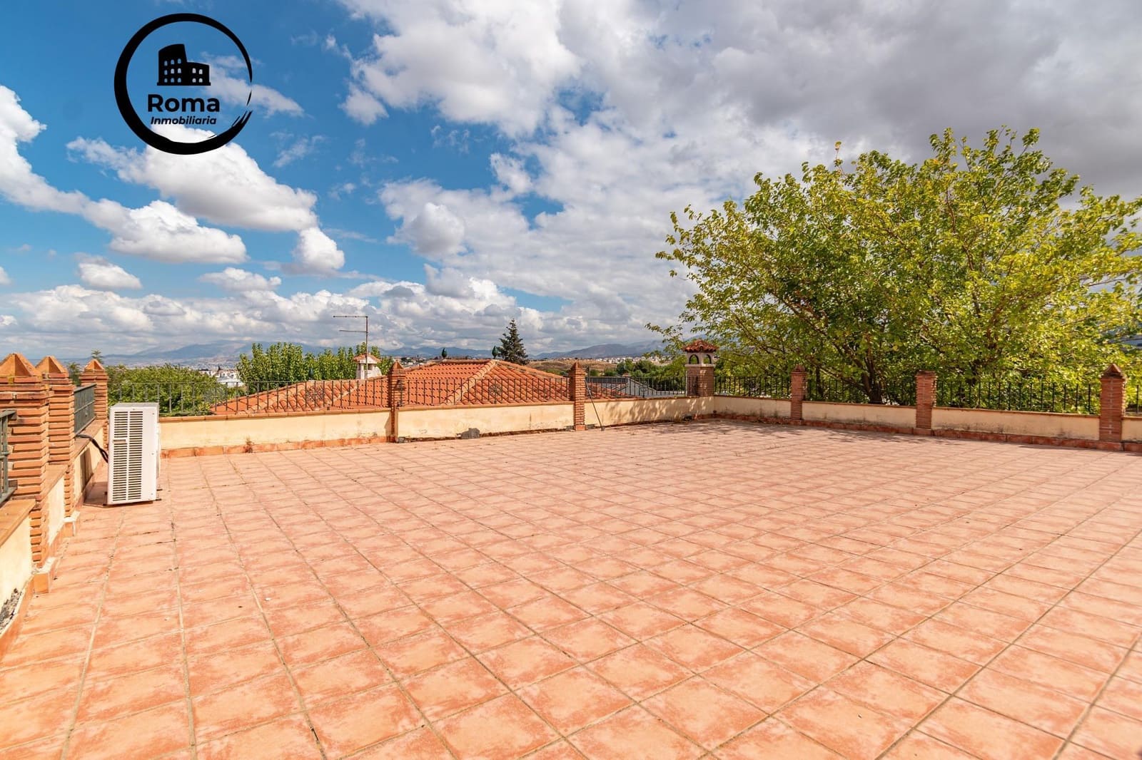 Chalet de 4 habitaciones en Otura en venta con piscina garaje - 319.000 € (Ref: 9568849)