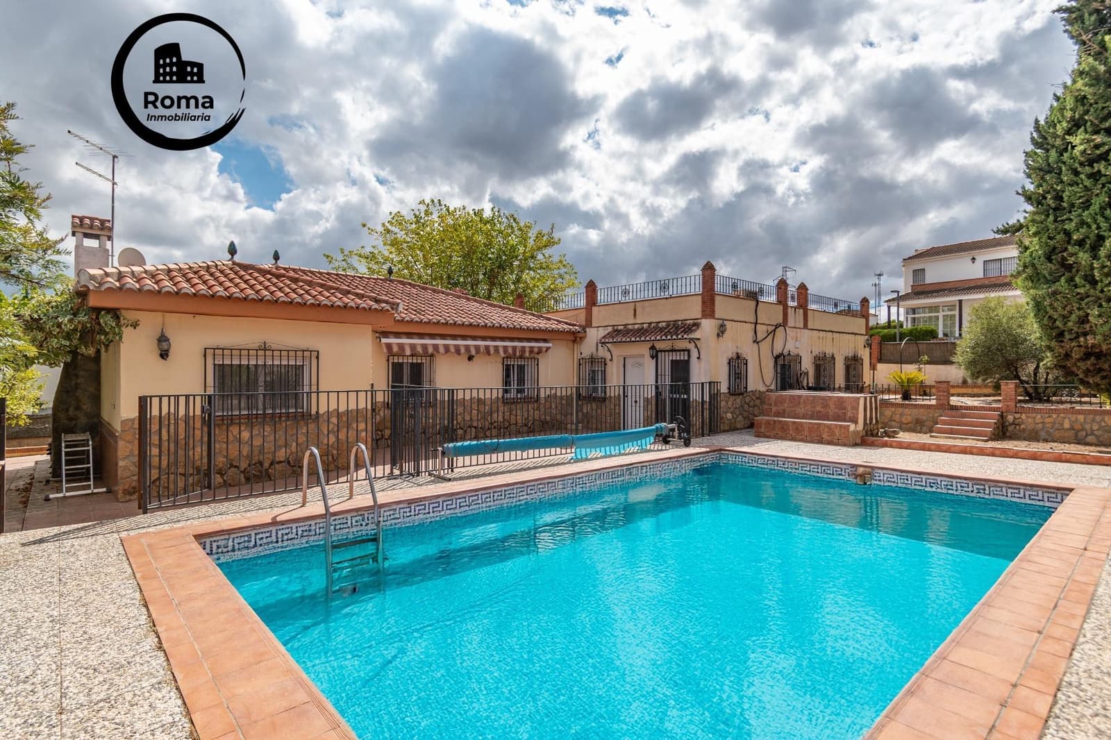 Chalet de 4 habitaciones en Otura en venta con piscina garaje - 319.000 € (Ref: 9568849)