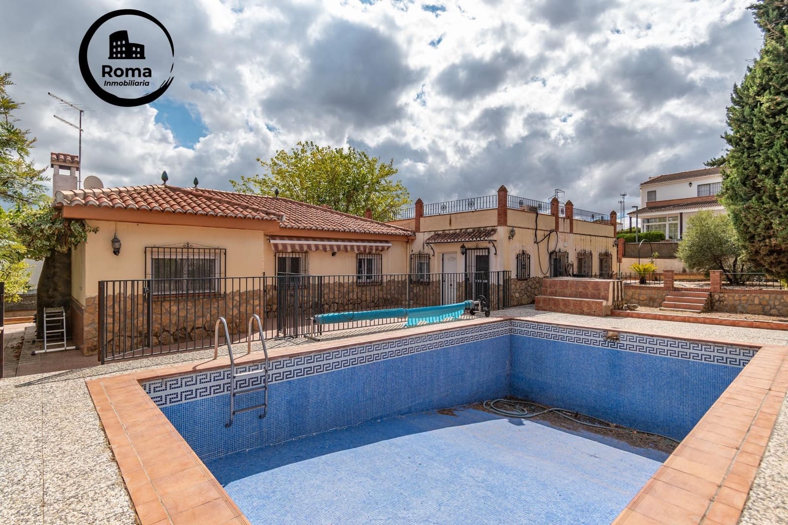 Chalet de 4 habitaciones en Otura en venta con piscina garaje - 319.000 € (Ref: 9568849)