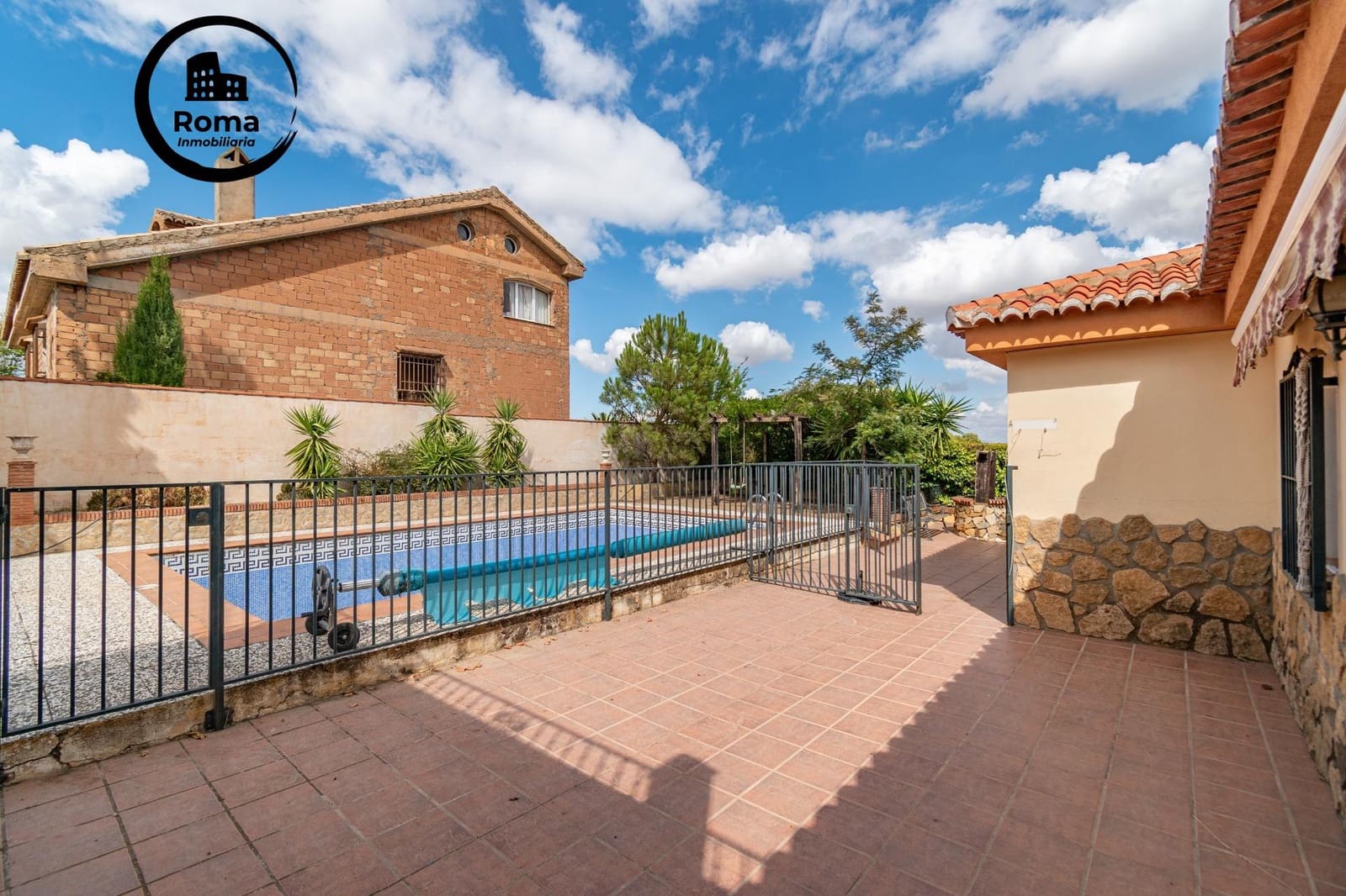 Chalet de 4 habitaciones en Otura en venta con piscina garaje - 319.000 € (Ref: 9568849)