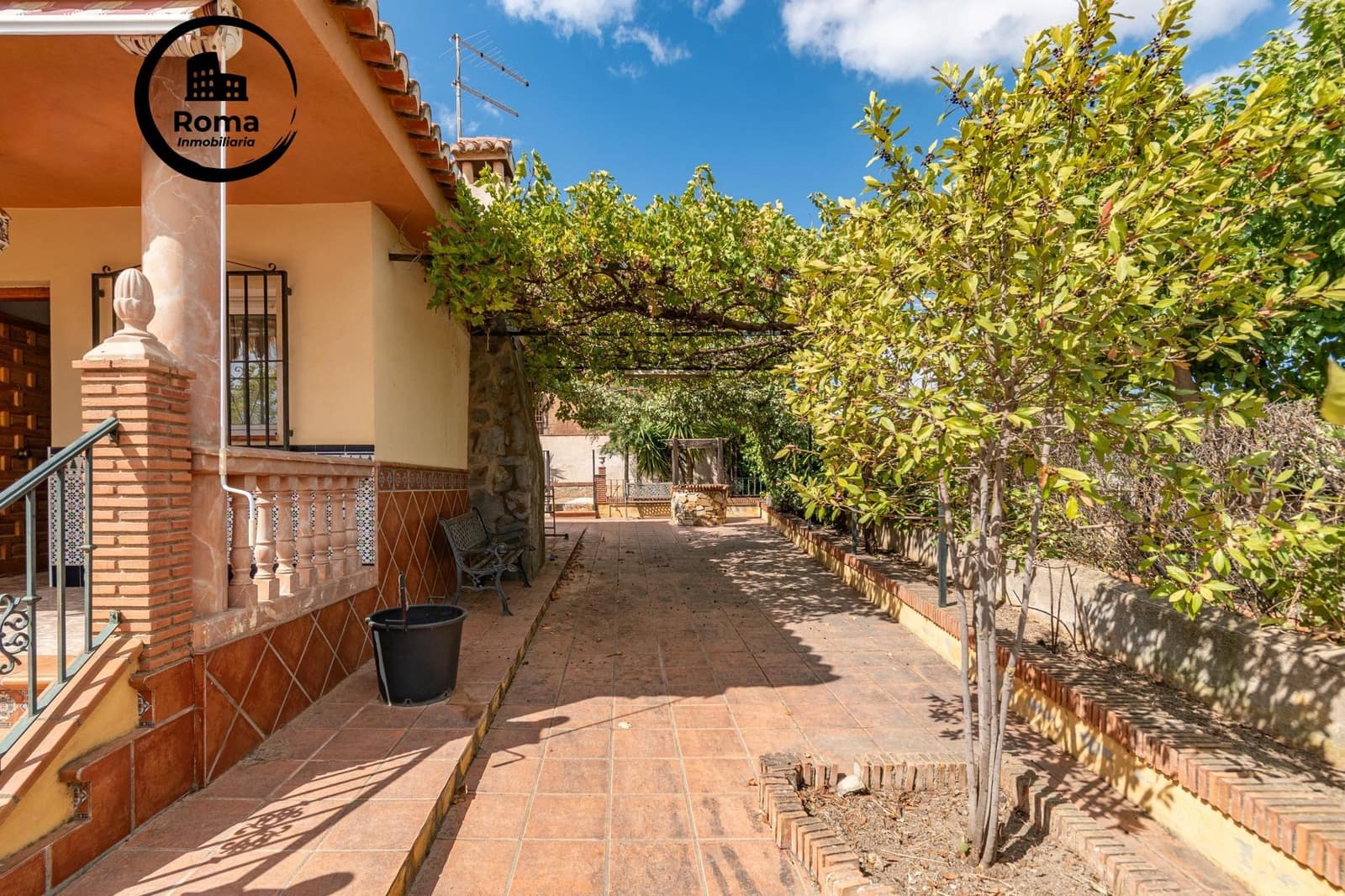 Chalet de 4 habitaciones en Otura en venta con piscina garaje - 319.000 € (Ref: 9568849)