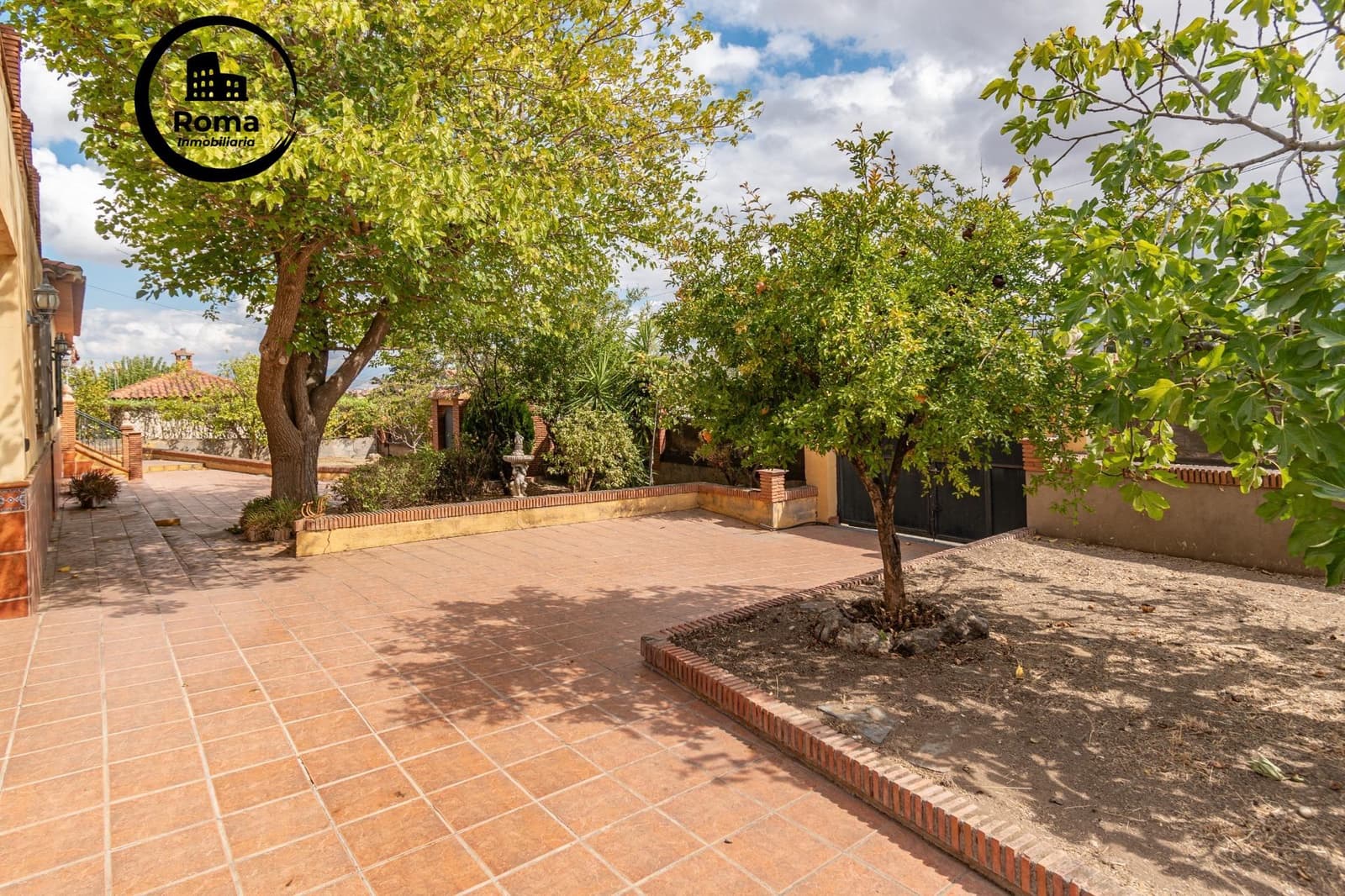 Chalet de 4 habitaciones en Otura en venta con piscina garaje - 319.000 € (Ref: 9568849)