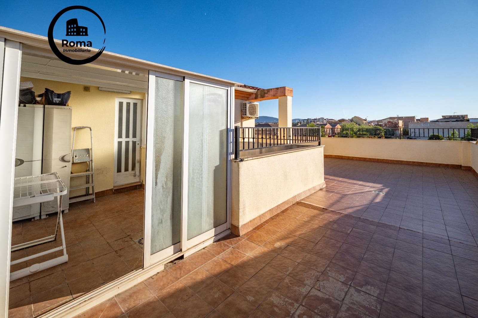 3 sypialnia Penthouse na sprzedaż w Armilla z garażem - 319 000 € (Ref: 9568850)