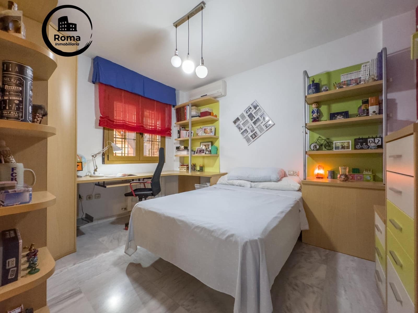 4 soverom Kjedet enebolig til salgs i Las Gabias med svømmebasseng garasje - € 385 000 (Ref: 9568889)