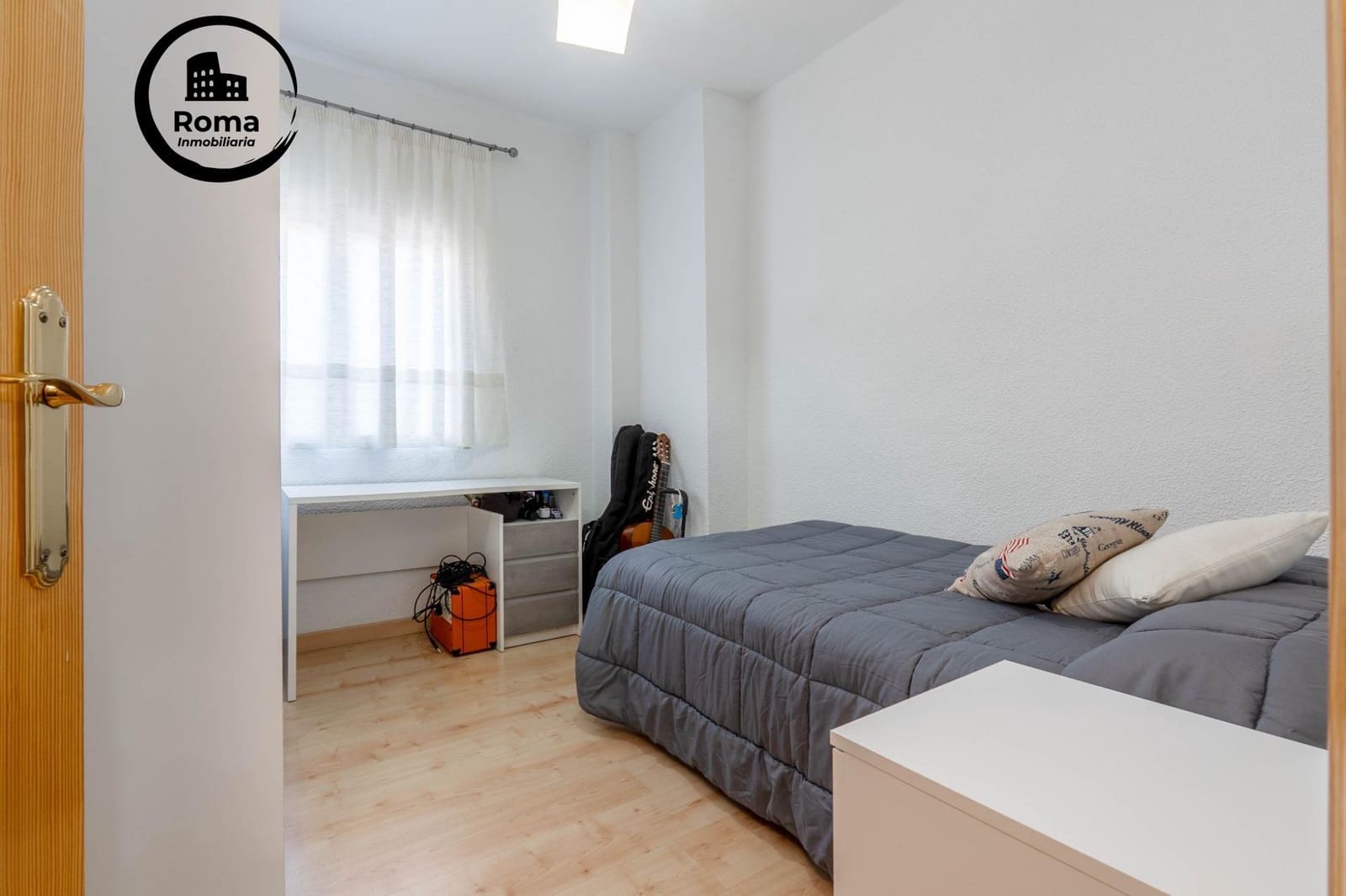 Piso de 3 habitaciones en Granada ciudad en venta - 260.000 € (Ref: 9574746)